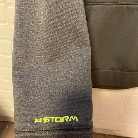 Under armour hoodie - Picture 3 of 3